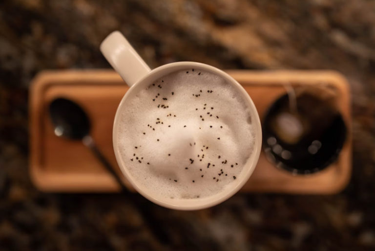How to Use Mushroom Powder in Your Tea, Coffee, and Smoothies